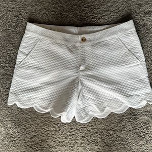 EUC worn once Lilly Pulitzer buttercup short. Size 4. White